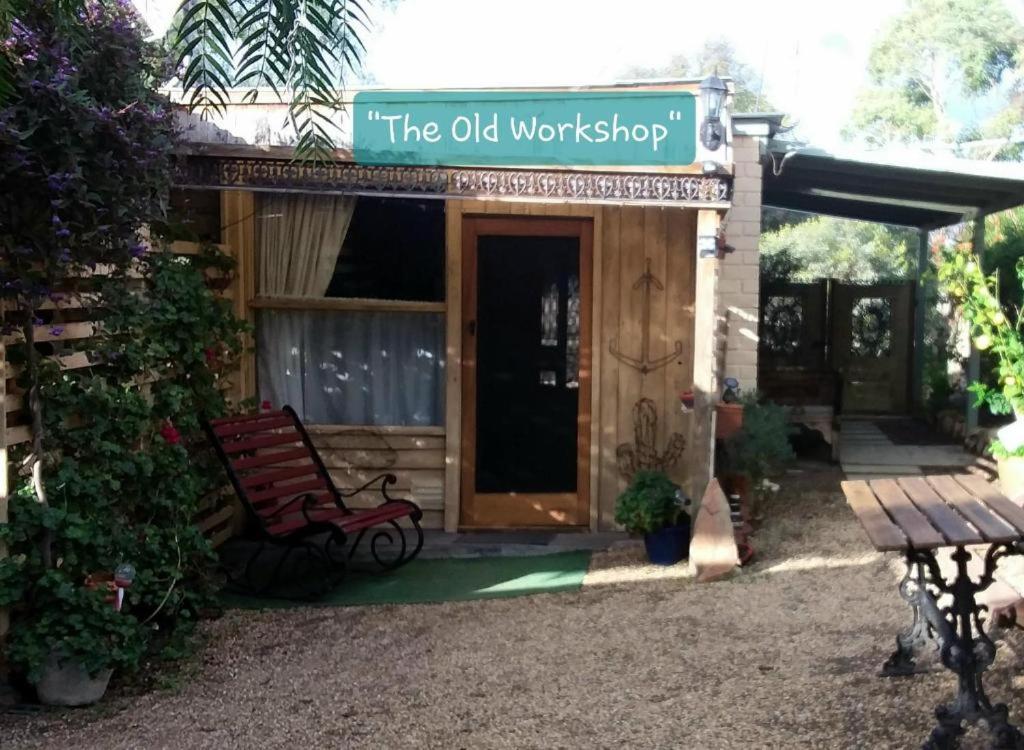 A La Folly Too The Old Workshop Bed and Breakfast Murray Bridge Exterior foto