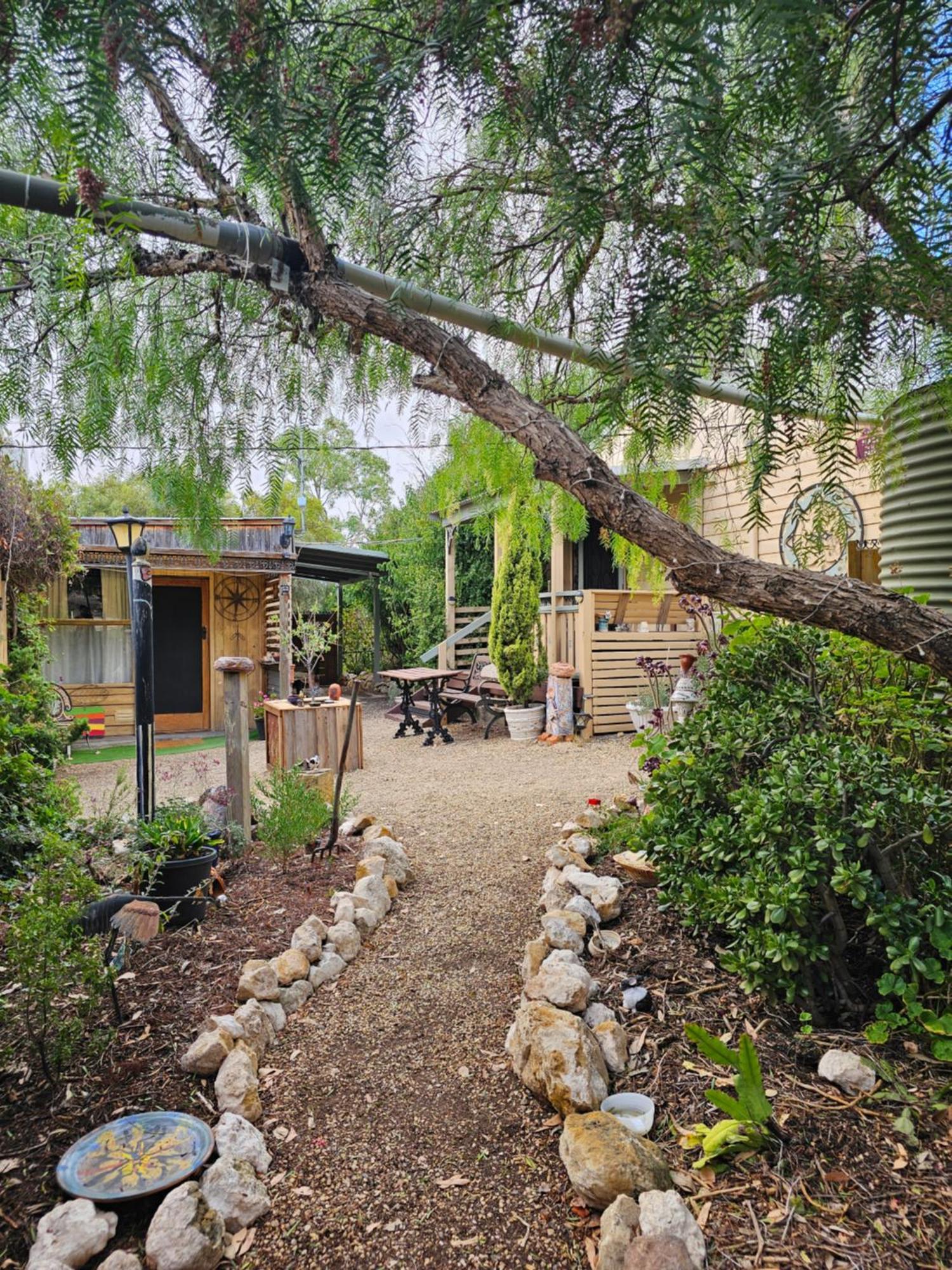 A La Folly Too The Old Workshop Bed and Breakfast Murray Bridge Exterior foto